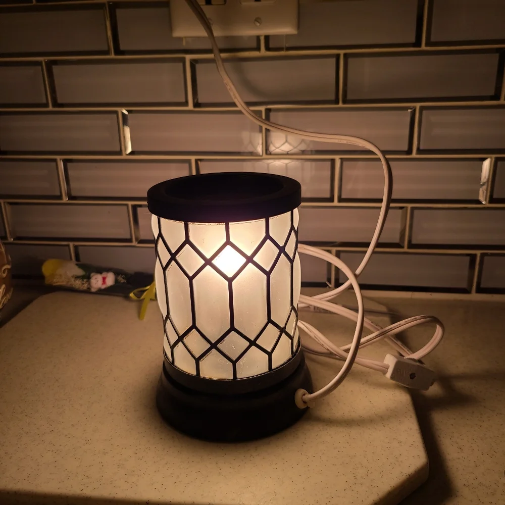 Elegant Black and White Candle Warmer For Sale